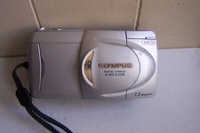 Olympus D-460 1.3 Megapixel 3X Zoom Compact Digital Camera PARTS ONLY