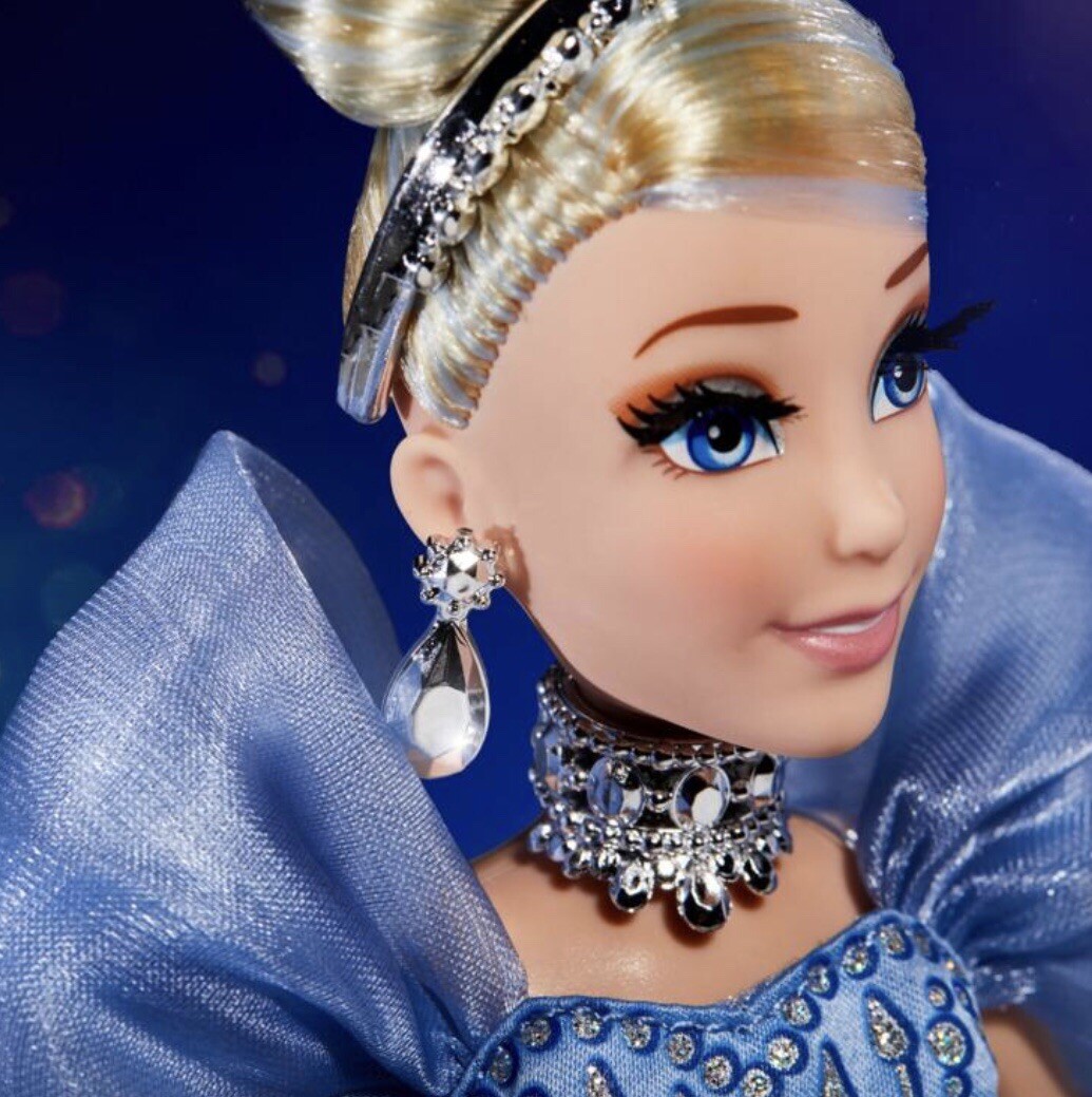 Disney Princess Style Series Holiday Collector Doll CINDERELLA 70