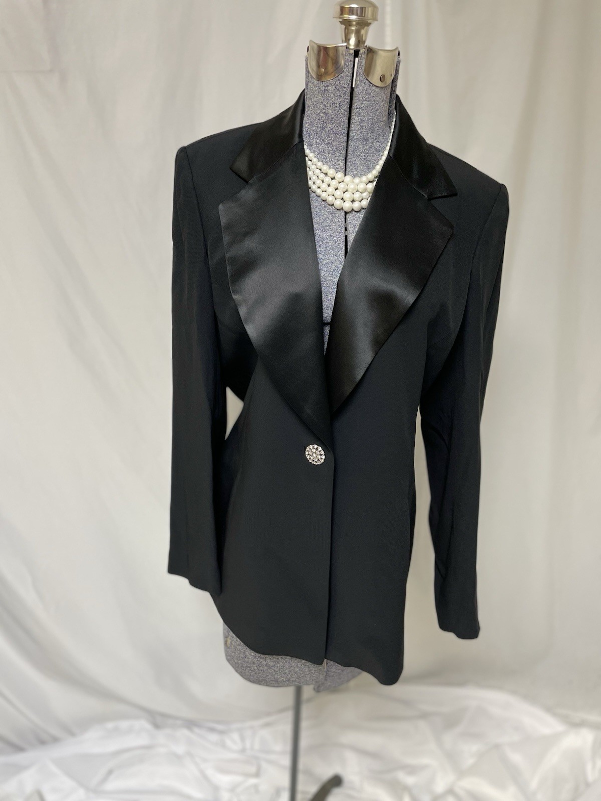 Austin Reed Blazer Size 10 Black Jacket Satin Lapel Rhinestone Closure Pockets