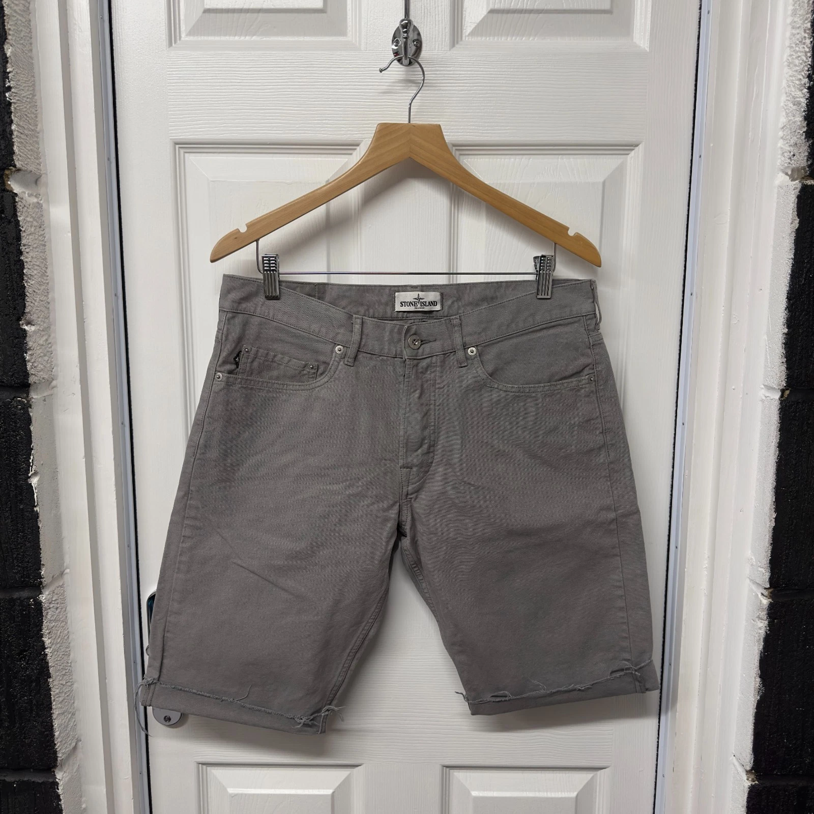 Stone Island Grey Chino Shorts Size 33" Waist | Designer Summer W33 Beach SI
Opens in a new window o