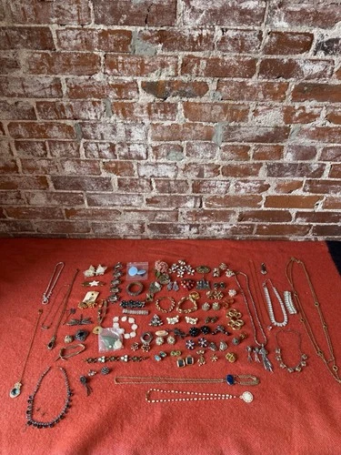 Large Antique /vintage Costume Jewelry Lot Necklace Blouse Pins Read