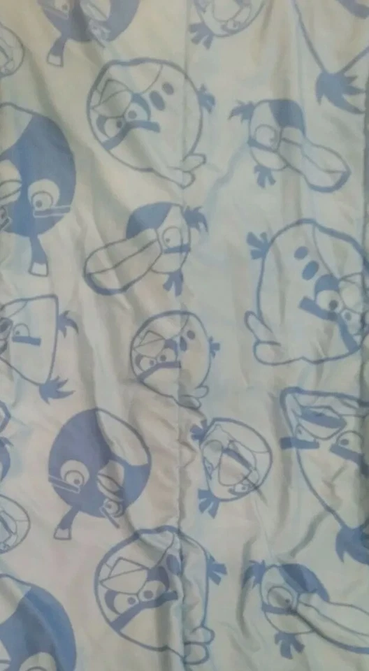 Edredón doble Angry Birds 80"×58" azul reversible Foto 3 de 4