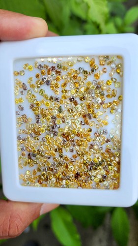 1 Carat random scoop of Mix Fancy Multicolor Untreated Natural Diamonds Parcel - Picture 3 of 4