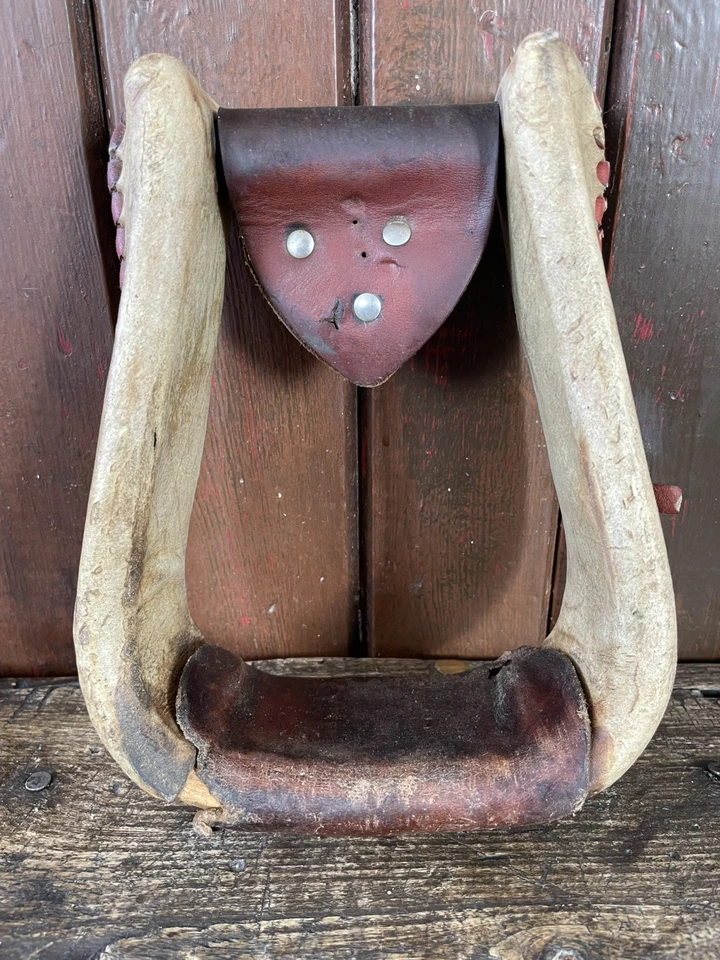 Vintage Stirrups Saddle Rawhide Leather Cowboy Ranching Horse Cowgirl Cabin — 第 2/4 张图片