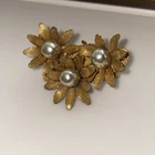 Miriam Haskell 1950s Signed Baroque White Pearls GoldTone Floral Hair Scarf Clip