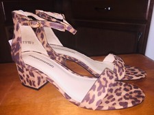 Amazon Essentials Women's Heel Sandals Leopard Print Size 10 Micro Suede