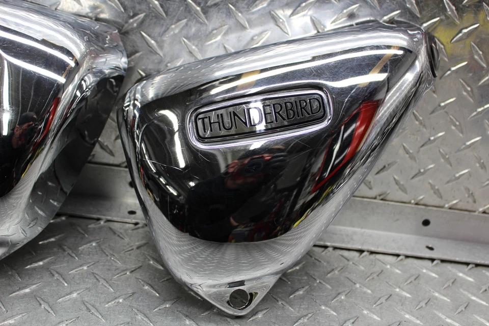 Triumph Thunderbird 1998 lado derecho izquierdo cubiertas cromadas Foto 3 de 4