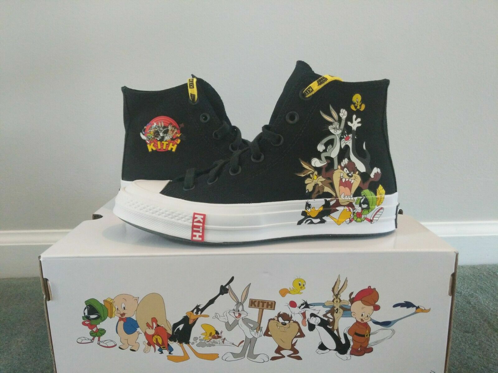 converse looney tunes