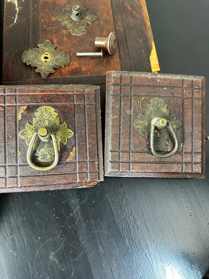 RARO 1800 CANTANTE VICTORIANO PERÍODO ARTESANO Juego de tiradores de cajón máquina de coser Foto 4 de 4