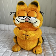 Vintage Dakin Garfield Cat Plush 12" Stuffed Animal Hands Together 1978