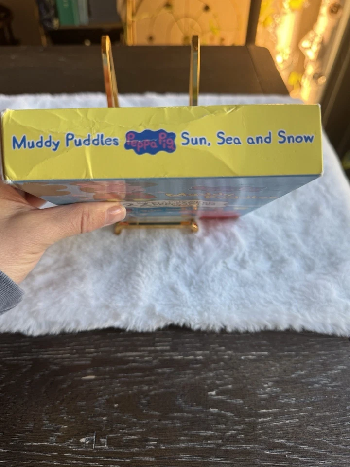 Peppa Pig Dvd Set Of Two, 22 Episodes. Muddy puddle Sun Sea and Snow Foto 3 de 4
