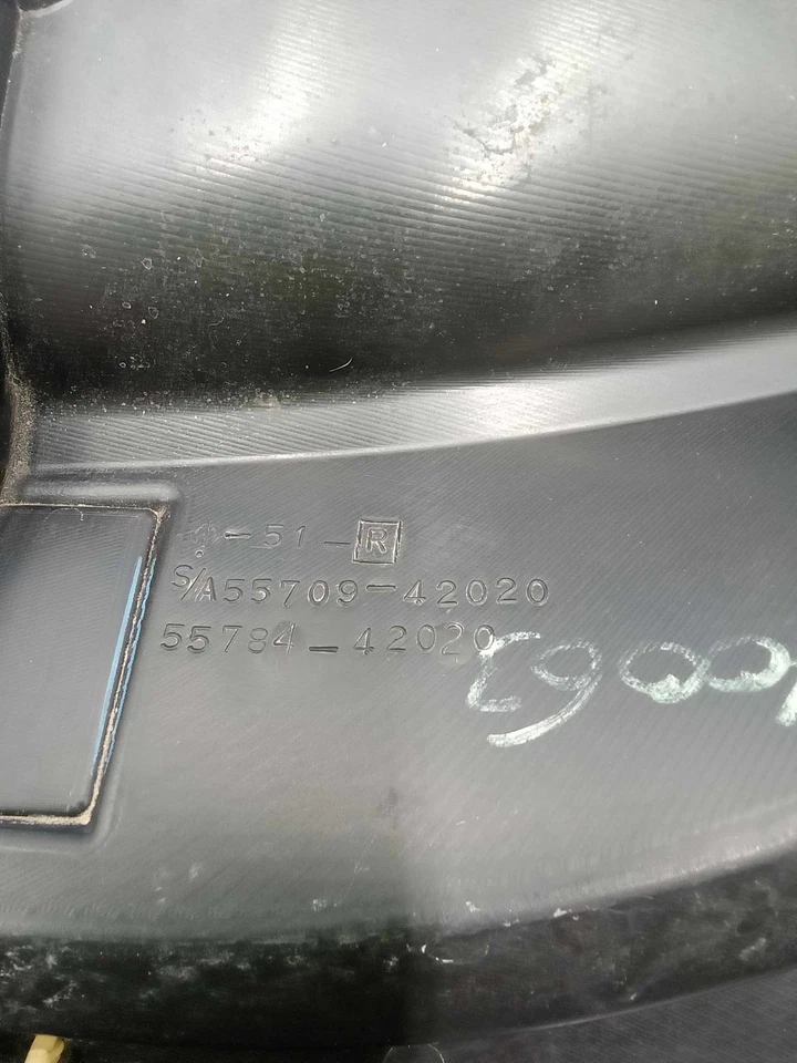 Limpiaparabrisas Toyota RAV 4 2003 moldeado derecho usado OEM 5570942020 Foto 4 de 4