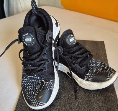Nike Joyride Run Herren Laufschuhe schwarz weiß Punktmuster Textil Low  gute 