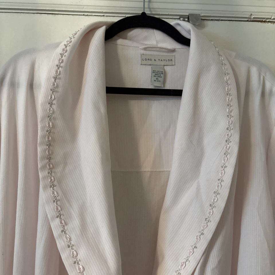 NUEVO CON ETIQUETAS Lord & Taylor Bata Vintage con Floral 🌹 Borde Rosebud Adorable Talla XL Foto 3 de 4