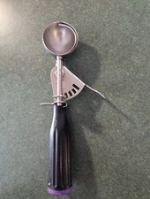 Vollrath #40 Cookie Ice Cream Scoop Black & Purple Handle 1-5/8" Diameter