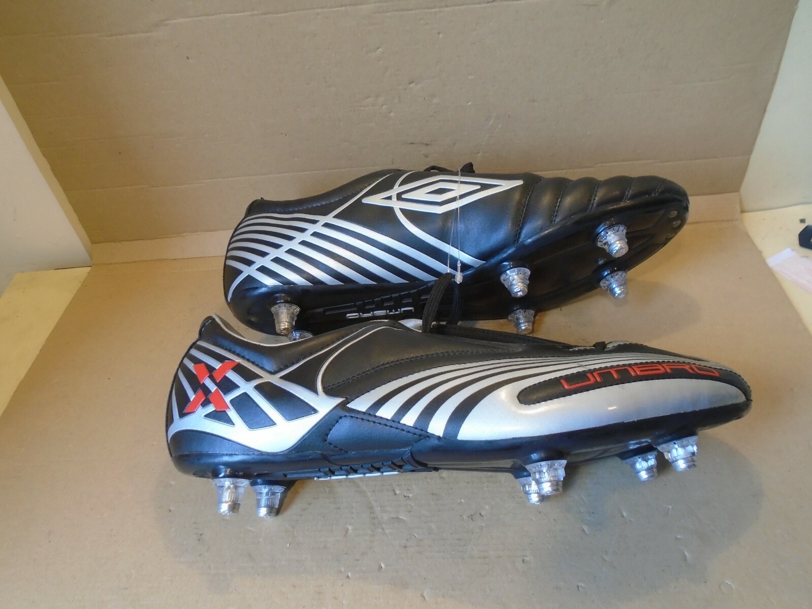Chaussures Umbro Calcio SG – Noir, Pointure US 9 / UK 8, Occasion