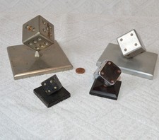 vintage kostka na płycie podłogowej obiekt rzeźba metal lite 4 sztuki ok. 2 kg