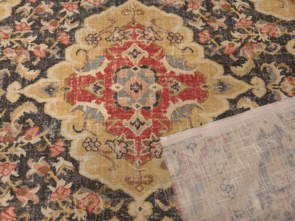 Tela para cortinas Covington JAIPUR KOHL rojo dorado negro estampado floral geométrico Foto 3 de 3