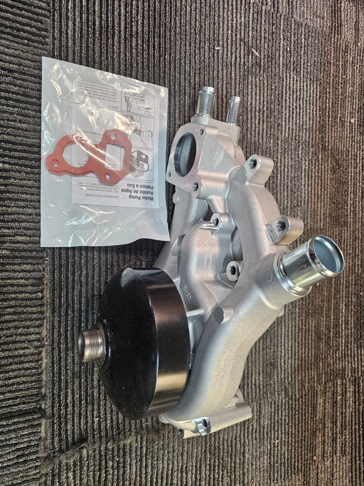 Bomba de agua premium carcasa de aluminio T7053 para Chevrolet Express Cargo 2010-2017 Foto 2 de 4