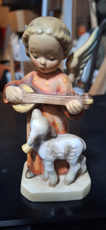 Goebel Hummel Angel Serenade
