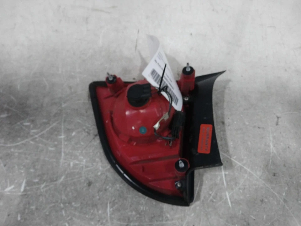 Used Left Tail Light Assembly fits: 2008 Chevrolet Malibu quarter panel mounted Foto 2 de 4