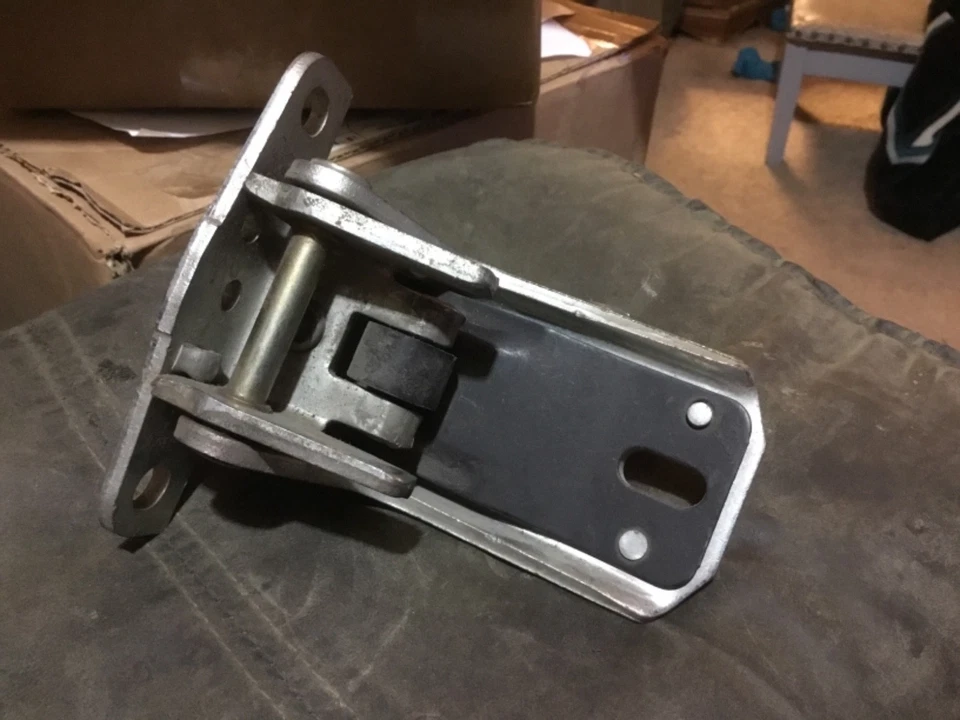 NUEVO OEM FORD MERCURY 1986 1987 1988 SABLE TAURUS PUERTA TRASERA DERECHA BISAGRA INFERIOR Foto 3 de 4