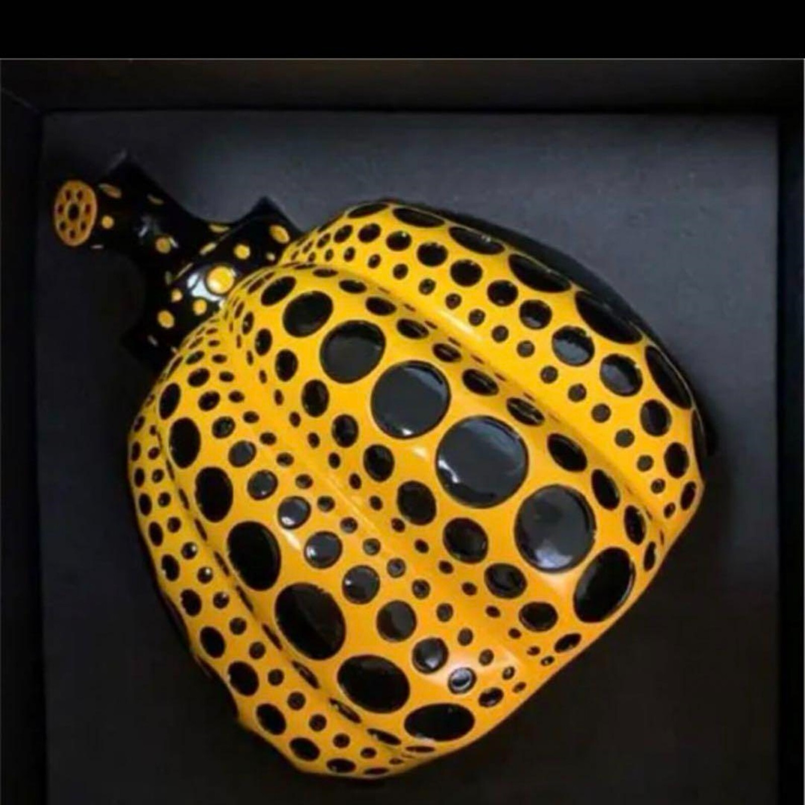 YAYOI KUSAMA PUMPKIN Sculpture YELLOW POLKA DOTS Objet Paper Weight New