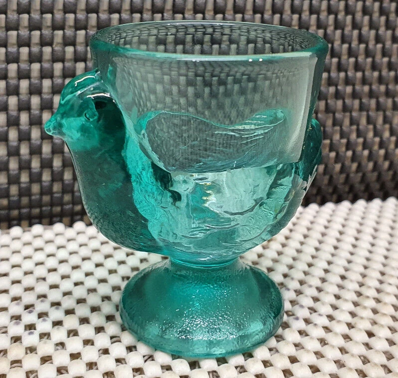 Antik Eierbecher aus Glas Druckguss Türkisblau Form Von Huhn Frankreich - Bild 2 von 4