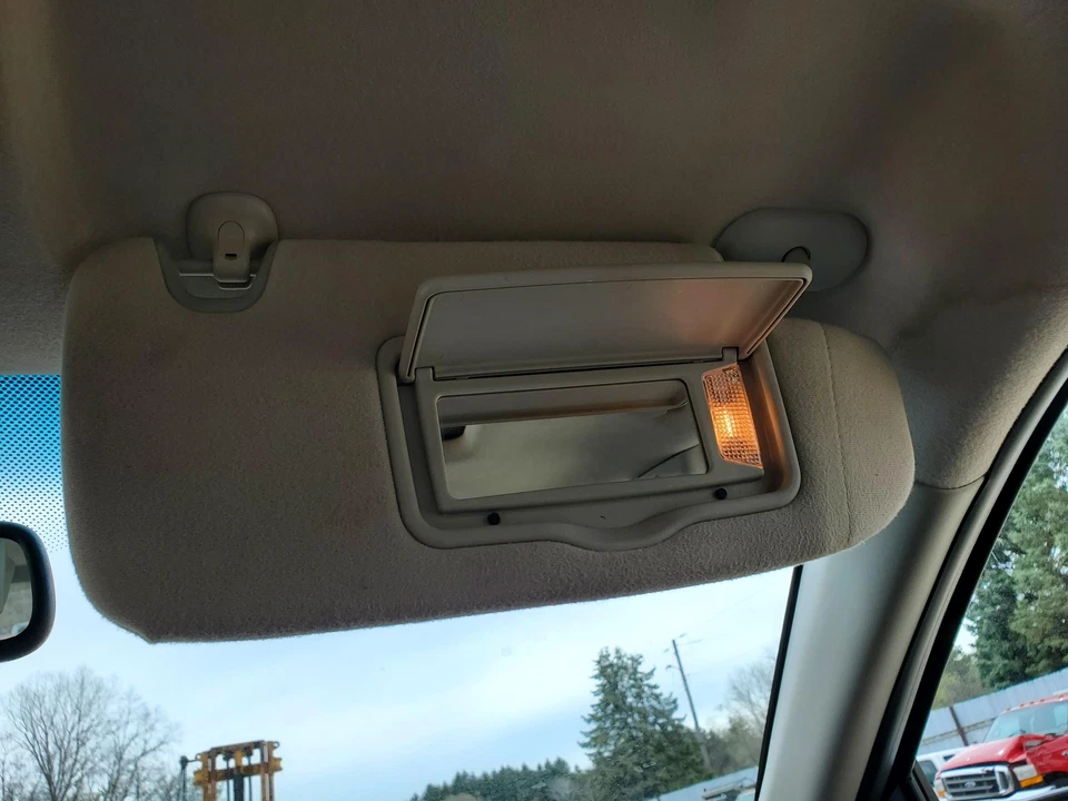 RH Sun Visor (pass side)(illuminated)(gray) 2006-2009 Mercury Milan Ford Fusion Foto 2 de 4