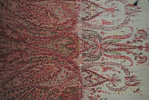 VICTORIAN JACQUARD WOVEN PAISLEY SHAWL, WHITE CENTER, 1820s - Picture 14 of 16