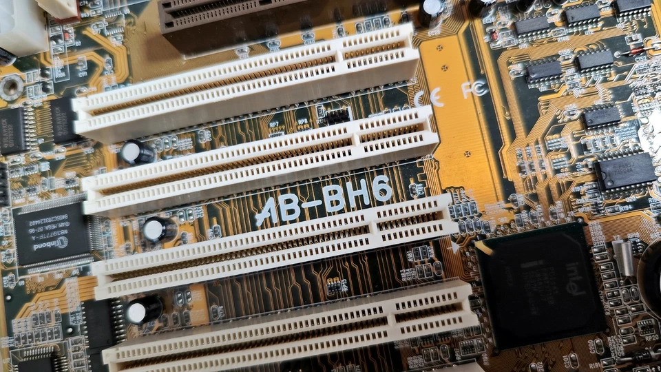 Abit AB-BH6 Slot 1 SDRAM AGP Intel 440BX Retro Vintage Motherboard +CPU +RAM - Image 3 of 4