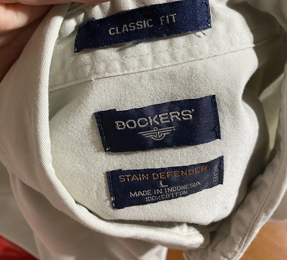 Dockers Classic Fit Stain Defender No Wrinkle Mens Button Up Shirt Khaki Sz:L - Image 4 of 4