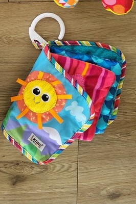 Lamaze Clip & Go Entdeckungsbuch Knisterbuch Rassel Quietsch neu