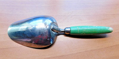 Vintage A&J Level Full 1/4 Cup Measuring Scoop With Green Handle MadeIin USA
