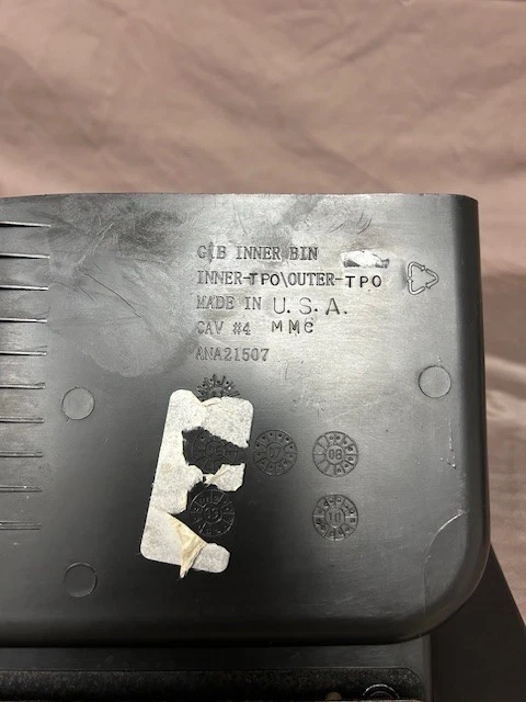 OEM, GLOVEBOX, GM, TAN, 2007-2014 CHEVY TAHOE, SILVERADO, SUBURBAN Foto 4 de 4