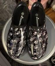 SLOGGERS Slip On Shoes With Paw Prints Size 9 1/2 *Comes With 1/2 Sizer Insoles
