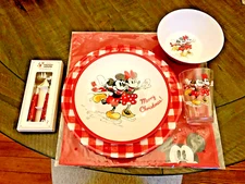 Pottery Barn Christmas Mickey Mouse Holiday Plate Party gift school kid Disney !