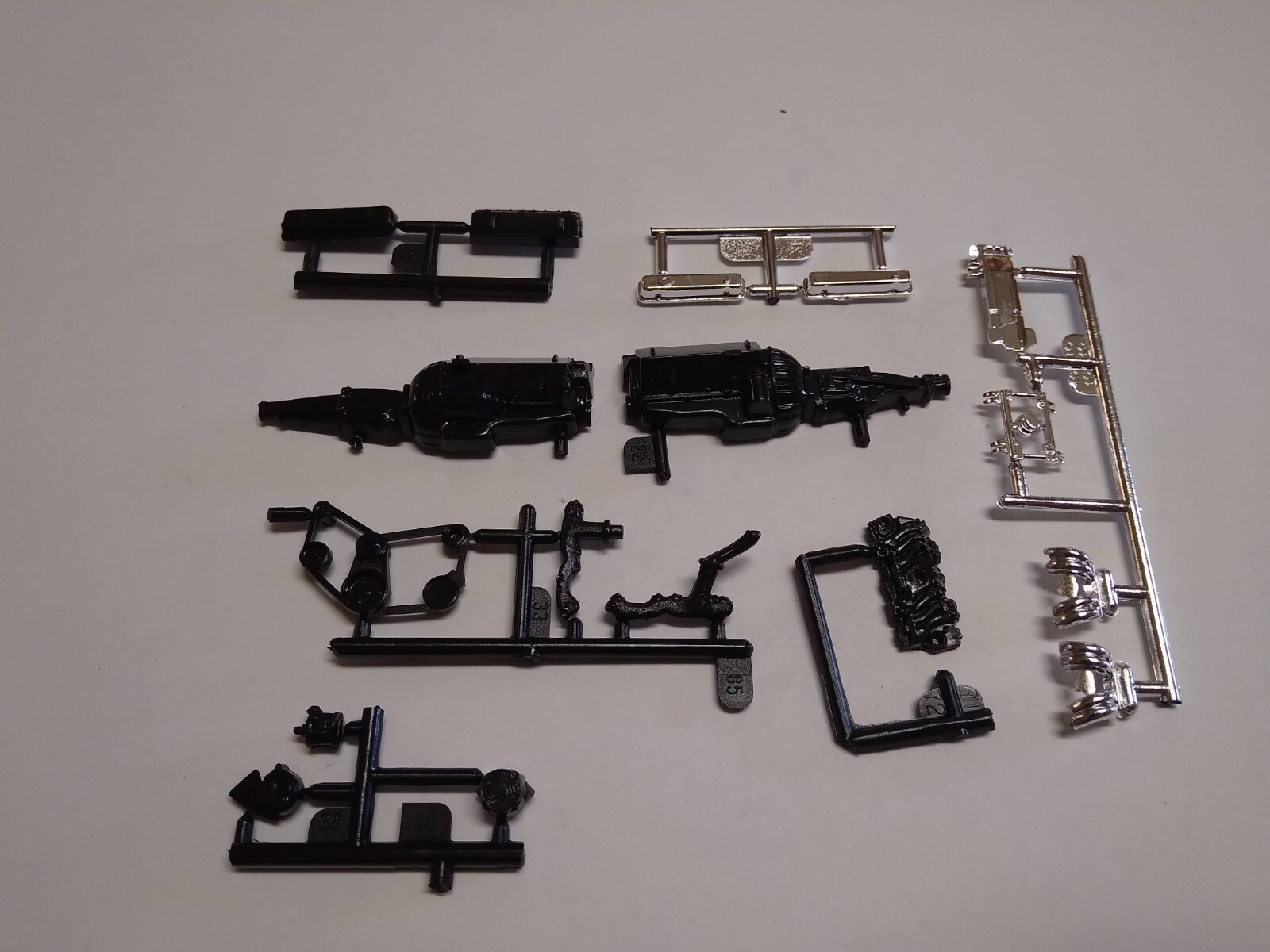 Plastic Model Car Parts 1/24 Monogram Fiveliter V8 Motor TPI '85