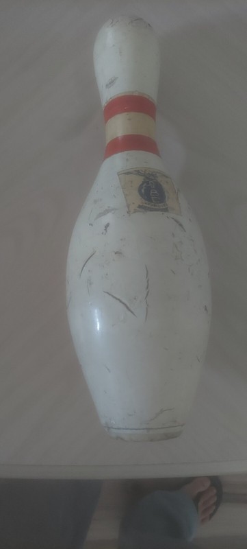 OLD VINTAGE BOWLING PIN