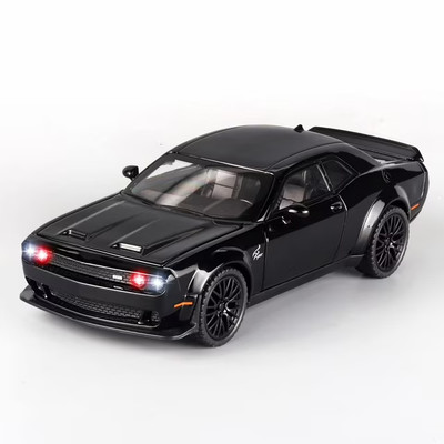 Dodge Challenger Hellcat 1:32 Die-Cast Model Car with Pull-Back Action & Lights