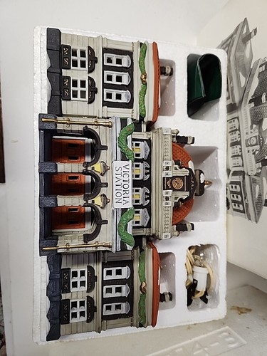 Dept 56 Dickens Village Series - Victoria Station #55743 Works - Picture 9 of 15