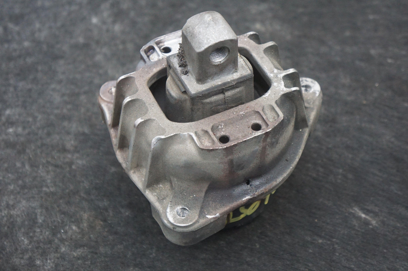 Front Right Engine Mount Support OEM 68623513 Rolls Royce Ghost Series I 2011