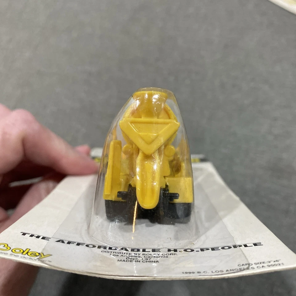 Boley 2043 HO Scale Diecast Cement Truck yellow - Image 3 of 4