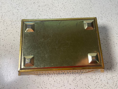 Vintage Easter S.L.K. Co Tin Hinged Container Trinket Box Gold Flowers 1960 - Picture 9 of 10