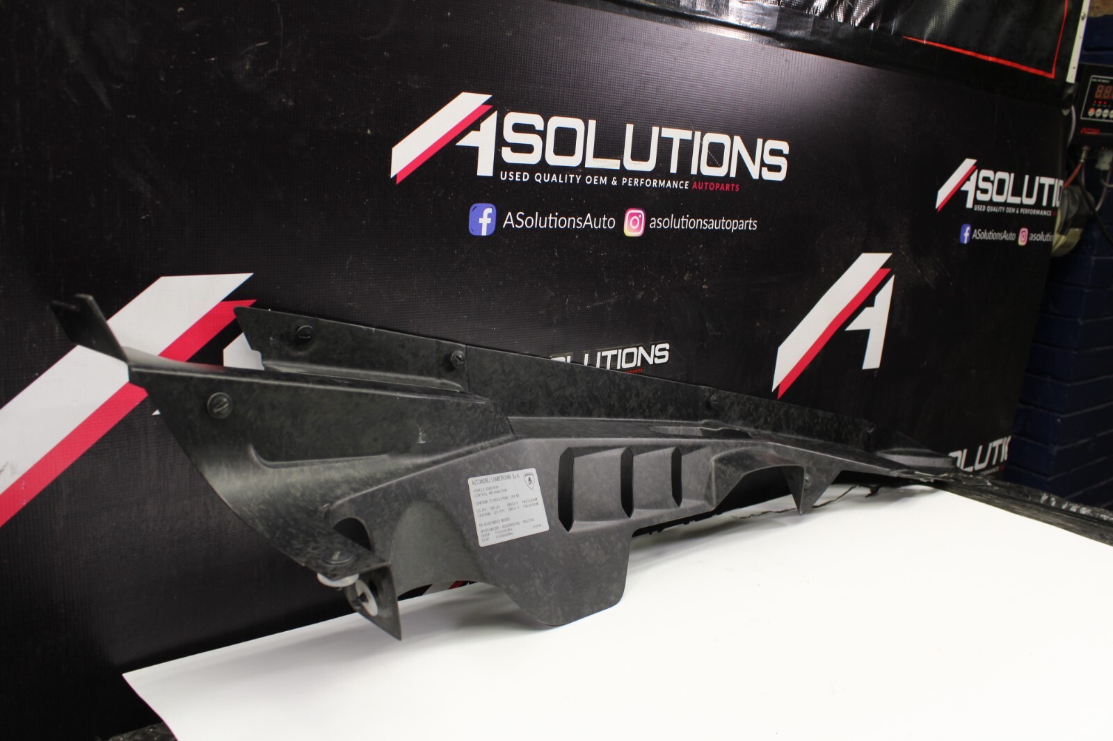 2015 LAMBORGHINI HURACAN COVER (CARBON FORGED) ENGINE BAY TRIM PANELS OEM LH RH