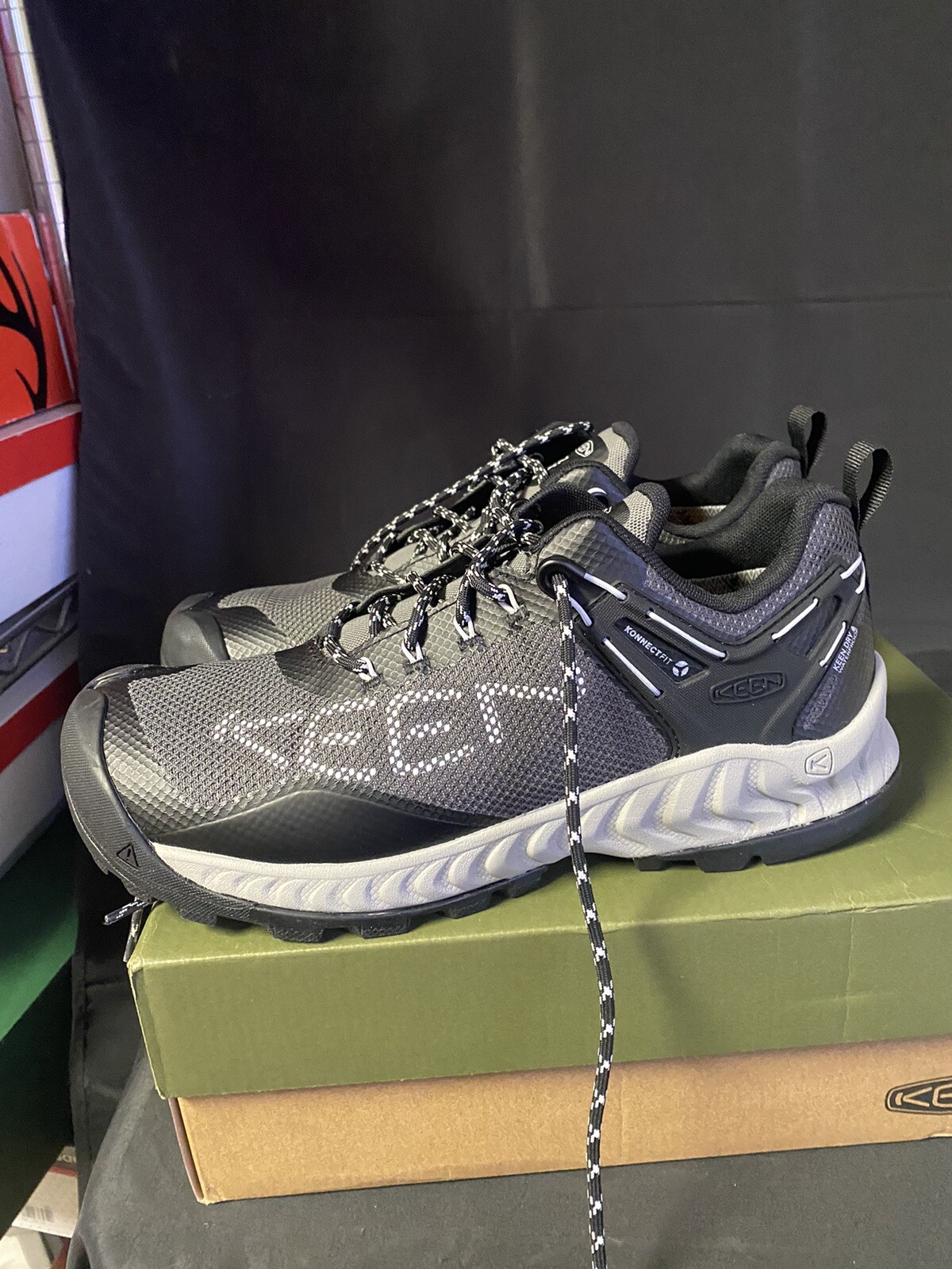 Scarpe da trekking impermeabili Keen da uomo NXIS EVO magnete vapore taglia: US 8 5 nuove con scatola