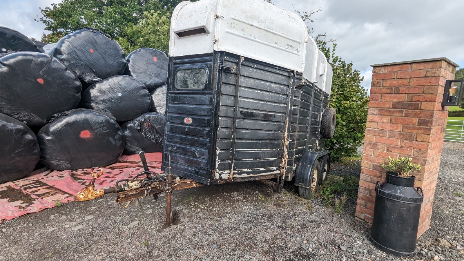 Vintage rice horse box trailer With Good Solid Refurbished Oak Floor