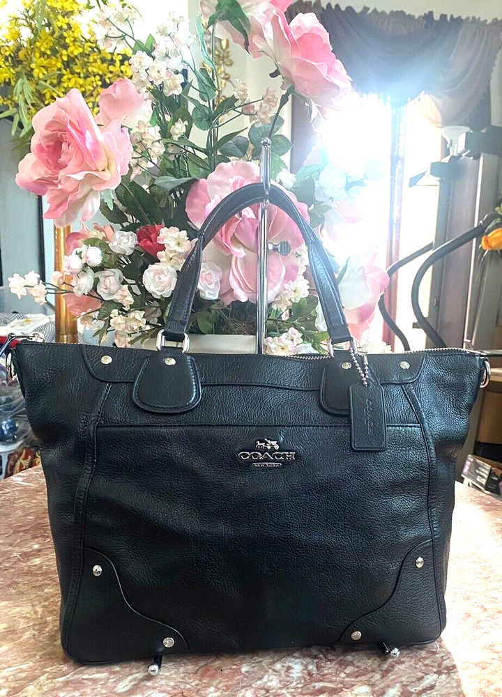 Coach Purse Black, Short Handles, Zip Closure
