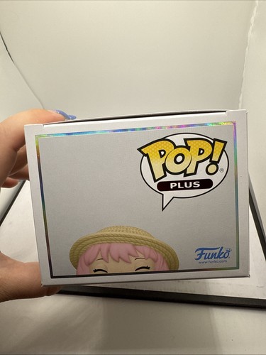 Funko Pop! Plus: Spy × Family - Anya Forger with Penguin W/ PROTECTOR - Afbeelding 5 van 6