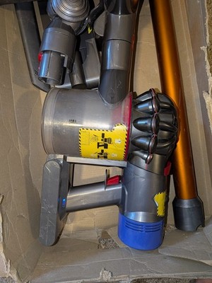 Dyson V8 Absolute Cordless Vacuum Cleaner with Attachments(PARTS ONLY!!)
